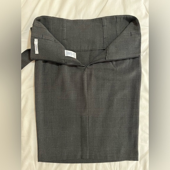 ✌️RICKI’S pencil skirt in subtle black & gray pattern with removable cloth belt - Picture 4 of 7